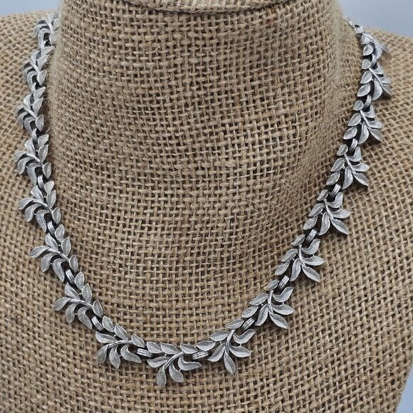 Vintage Trifari Silver-Tone Leaf Necklace 16 Inches Adjustable With Elegant Text - Picture 1 of 9